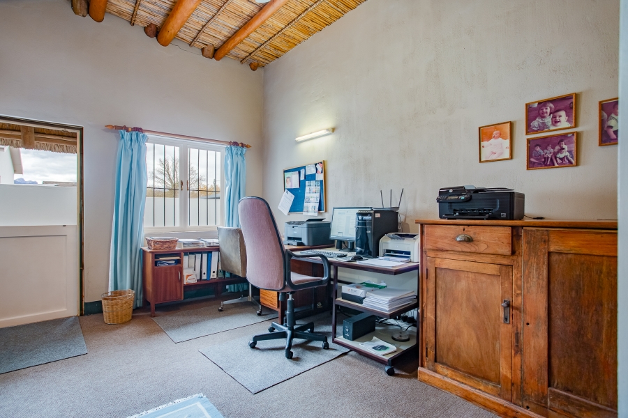 5 Bedroom Property for Sale in Uitsig Western Cape